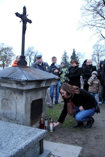 Spacery po łowickich cmentarzach