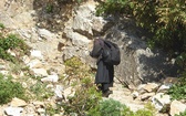 Aby dostać się do klasztoru z przystani, trzeba pokonać nieraz kilkaset metrów w górę 