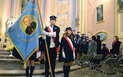  W uroczystości wzięła udział wspólnota miejscowego Publicznego Gimnazjum  im. bp. Piotra Gołębiowskiego