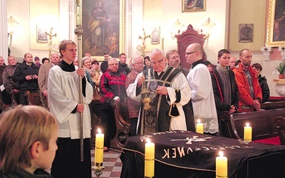  Mszę Requiem w Skierniewicach celebrował ks. Ireneusz Wojciechowski 