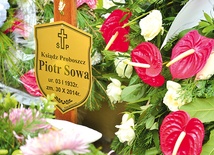  Zgodnie z wolą zmarłego, został pochowany na cmentarzu  przy kościele pw. św. Barbary w Gniewkowie 