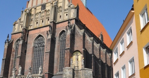 Wspomną założycielkę