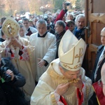 Wchodząc do katedry nowy ordynariusz otrzymał jej klucze