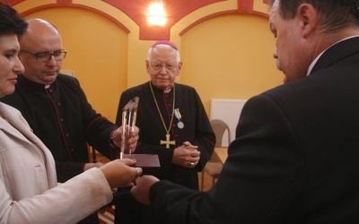 Legnickie Pole uhonorowało biskupa
