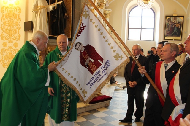 Poświęcenie sztandaru "Solidarności" w Skoczowie