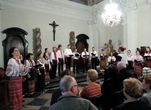 Chór mieszany cerkwi garnizonowej z Lwowa podczas koncertu w Łowiczu