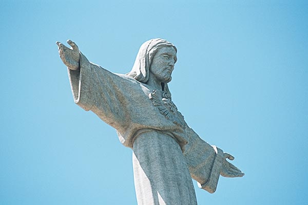 António Lino, Francisco Franco de Sousa „Chrystus Król”,  granit, 1959 Almada koło Lizbony, Portugalia