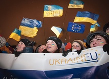 Prozachodnie aspiracje  Ukraińców, ale też Mołdawian  czy Gruzinów są skutecznie dławione przez Moskwę.  Przy niejednoznacznej postawie samej Unii Europejskiej