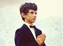 Silvio zmarł na raka kości.  Miał 12 lat. Swoje cierpienie ofiarował za Kościół  i grzeszników.