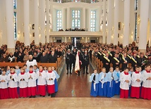  Wierni uczestniczący w jubileuszowej Mszy św.