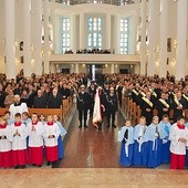  Wierni uczestniczący w jubileuszowej Mszy św.