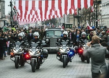 Pochód otwierał odrestaurowany Cadillac 355D, sprowadzony do Polski w 1935 r. specjalnie dla marszałka Piłsudskiego 