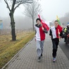Uczestnicy biegli z barwami Polski i Litwy