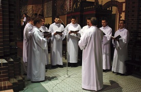 Schola najczęściej śpiewa w czasie liturgii w katedrze
