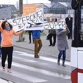 Napisy na transparentach i głośne pochwały były pierwszą nagrodą dla kierowców