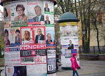 W wielu miejscach plakaty wyborcze na razie jeszcze nie znikną