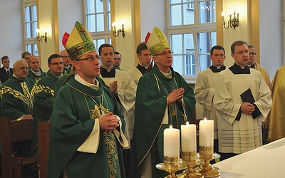  – Żywa wiara tworzy przestrzeń miłosierdzia – mówił abp Wojciech Polak. Przypomniał słowa kard. Stefana Wyszyńskiego, że „można dać człowiekowi bardzo dużo i zranić jego serce albo dać mu niewiele i serce uradować”