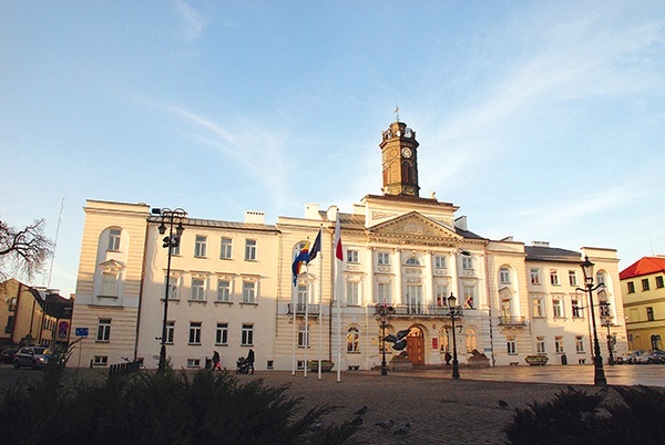  Wybory samorządowe na Mazowszu przyciągnęły do urn około 41 proc. wyborców