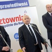 Jarosław Kaczyński poparł kandydaturę Andrzeja Kosztowniaka (z prawej) na urząd prezydenta Radomia. Z lewej Marek Suski