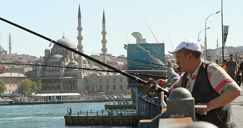 Cieśnina Bosfor, nad którą leży Stambuł, dzieli Europę i Azję