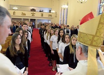  Do grona Katolickiego Stowarzyszenia Młodzieży nowych członków przyjął bp Henryk Tomasik