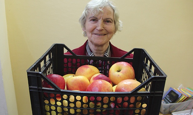 – Co mi się marzy? Żeby było więcej żywności do wydawania, żeby hojność ludzi była większa i wolontariuszy przybywało – mówi z nadzieją pani Maria