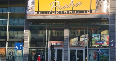 Mnisi na dużym ekranie