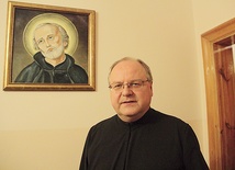 O. Janusz Warzocha jest proboszczem jezuickiej parafii pw. Świętego Krzyża we Wrzeszczu