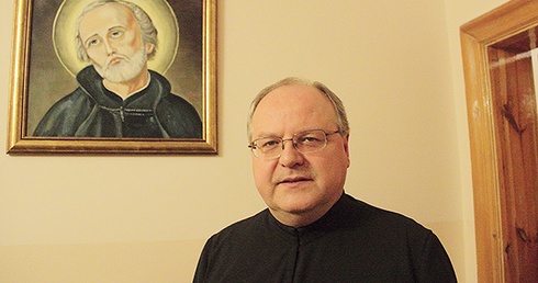 O. Janusz Warzocha jest proboszczem jezuickiej parafii pw. Świętego Krzyża we Wrzeszczu
