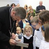 Przedszkolaki z "Ziarenka" spotkały się z biskupem Romanem Pindlem
