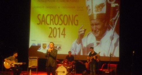 Z nutami o świętości 