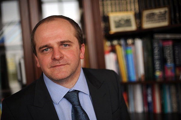 dr Paweł Kowal </br></br> historyk i politolog,  były wiceminister spraw zagranicznych, 2009–2014 poseł do Parlamentu Europejskiego, zajmował się obserwacją wyborów w ramach misji OBWE.
