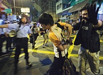 25 listopada studenci po raz kolejny domagali się wprowadzenia w Hongkongu demokratycznych wyborów władz. Po raz kolejny demonstracja została rozpędzona przez siły porządkowe