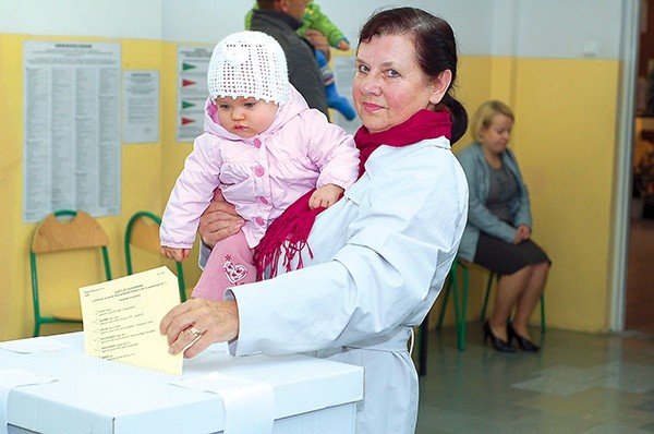 Na Lubelszczyźnie głosowano w prawie osiemdziesięciu gminach i miastach