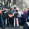  Zaśpiewali na placu, by pomóc chorej kobiecie 