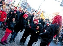 Najstarszym korowodem w diecezji legnickiej jest ten odbywający się w Jeleniej Górze. W całej Polsce pochody przejdą ulicami 285 miast