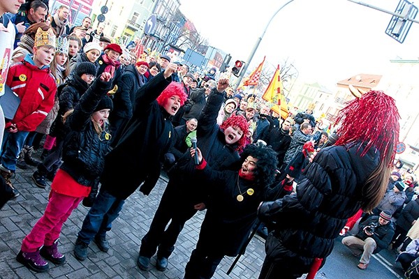 Najstarszym korowodem w diecezji legnickiej jest ten odbywający się w Jeleniej Górze. W całej Polsce pochody przejdą ulicami 285 miast