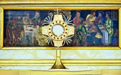  Pierwsza po miesiącach przerwy adoracja eucharystyczna w oddanym do użytku kościele