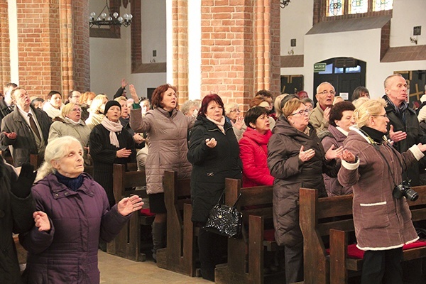 Podczas Dnia Jedności w koszalińskiej katedrze spotkało się 240 członków  grup Odnowy w Duchu Świętym  z całej diecezji