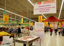 - Tort nie jest nasze pierwsze wspólne przedsięwzięcie - przypominają: Agnieszka Kucharska-Capłap, dyrektor Auchan w Bielsku-Białej i Małgorzata Martyniak, prezes "Wielkiego Serca"