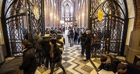 Policzono wiernych na Pradze