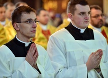 Nowy strój - wyzwanie dla "nowego człowieka"