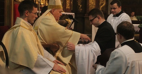 Nowi ludzie, nowy strój