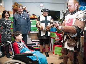  Oprócz prezentów maluchy miały okazję spotkać się z prawdziwymi rycerzami