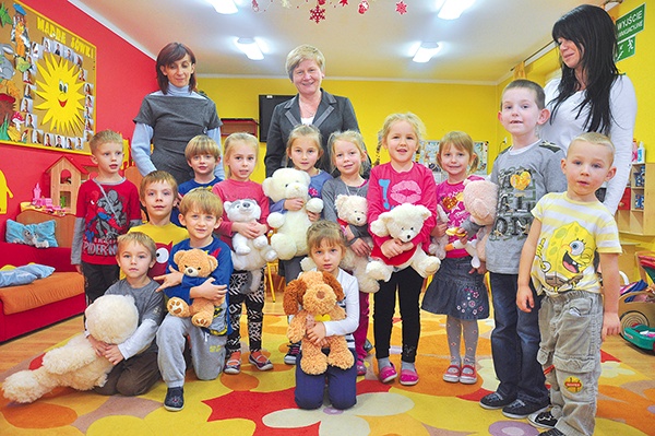 Dzieci świętowały Dzień Pluszowego Misia – mówi Maria Napieracz, prezes stowarzyszenia (w środku)