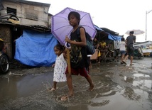 Filipiny: życie po super-tajfunie 
