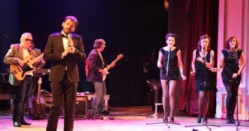 Publiczność zgodnie doceniła udany debiut sceniczny wójta Jaworza Radosława Ostałkiewicza