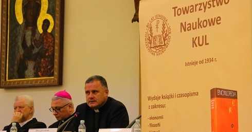 Encyklopedia Katolicka. Koniec i początek