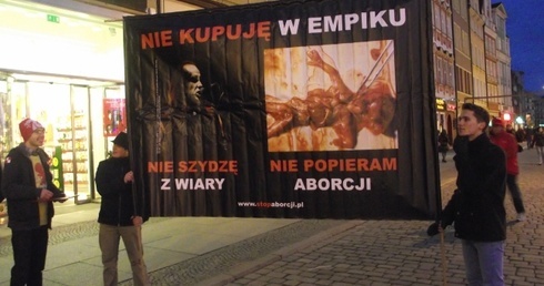 "Nie" dla kampanii świątecznej Empiku