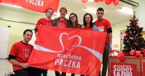 Szlachetni wysyłają paczki